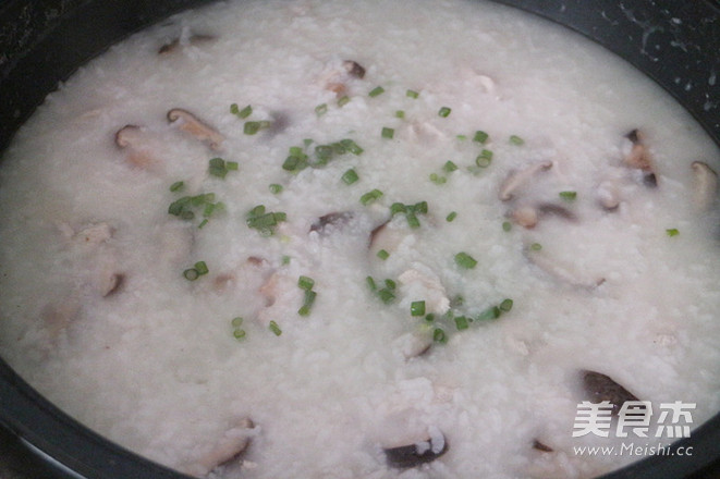 香菇滑鸡粥的做法