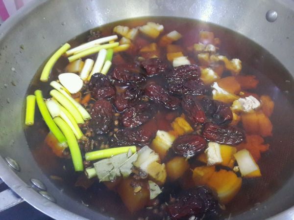 红烧五花肉鹌鹑蛋