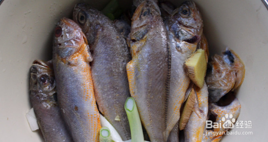 如何自制干炸黄花鱼