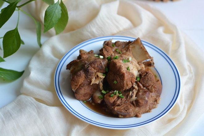 做肘子用冷水还是热水煮呢