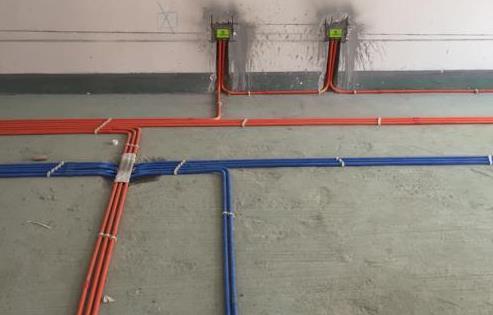 地线，，零线，火线，哪个不用接