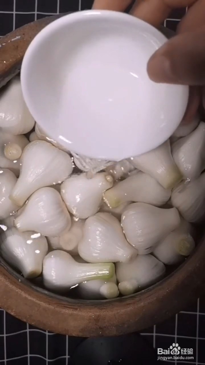 在家怎么腌制糖醋蒜