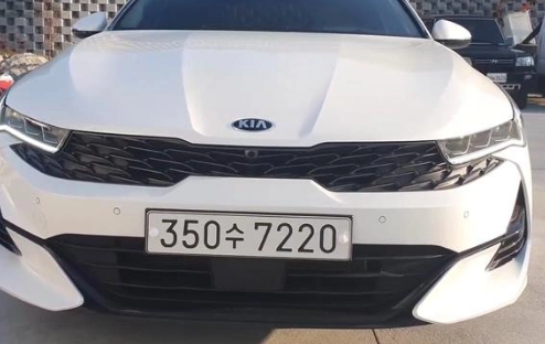 起亚k5后备箱应急拉线在哪