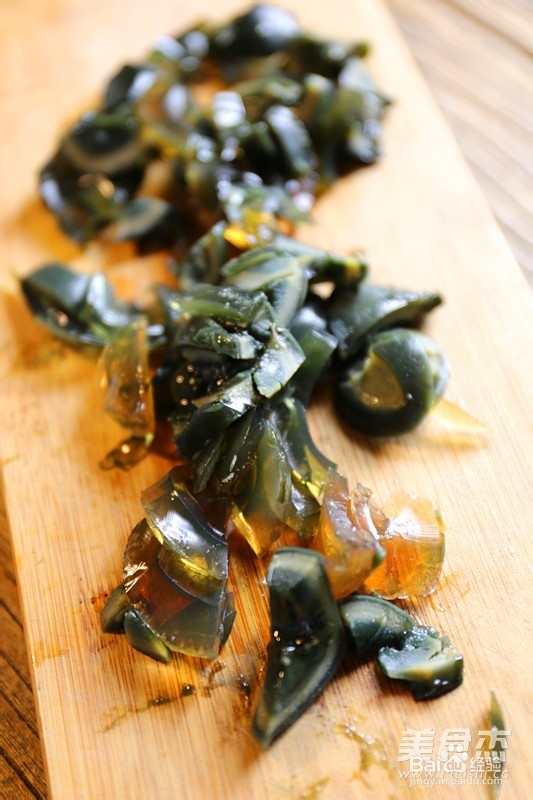 皮蛋瘦肉粥的做法