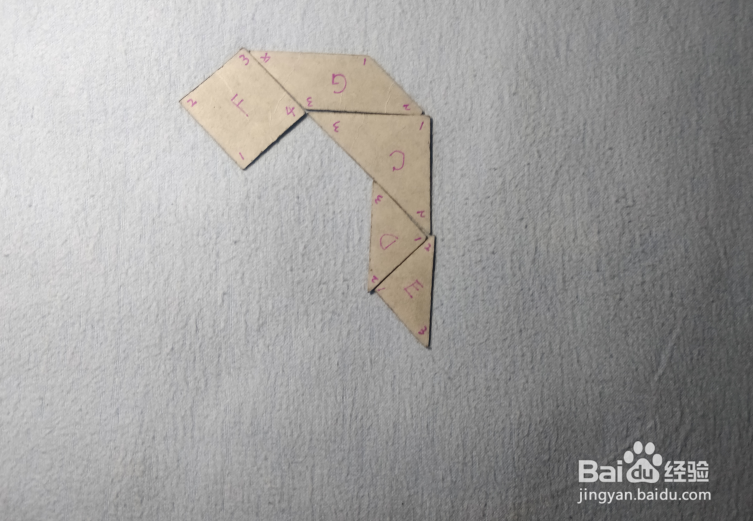 用七巧板怎样拼一头站着的长颈鹿？