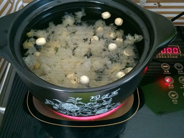 银耳莲子木瓜羹