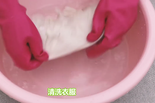 白色和米色衣服被染色了怎么办