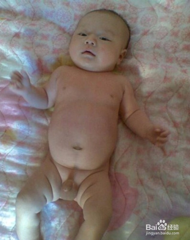 小宝宝两三天不拉臭臭怎么办?