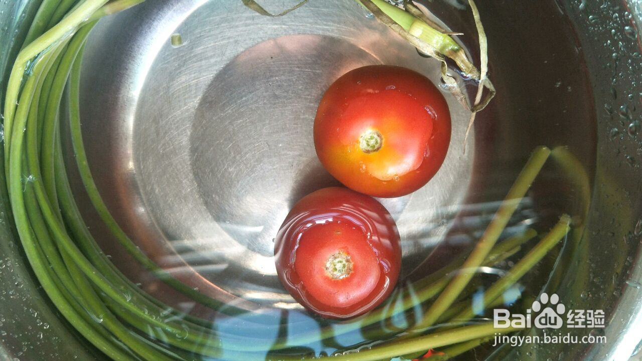 蒜苔焖面的做法