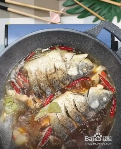 如何制作红烧鲫鱼?