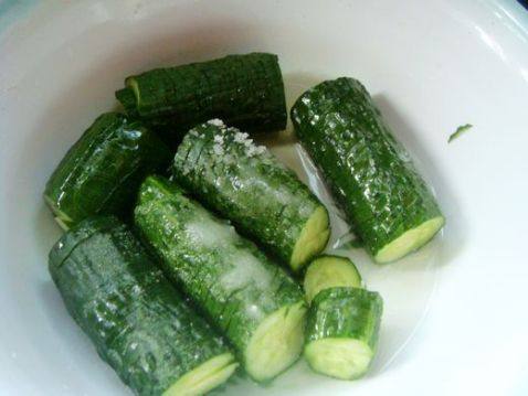 让人口水直流的酸辣黄瓜，还不动心嘛？