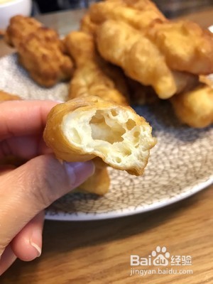 【超简单】早餐店空心脆皮油条的做法