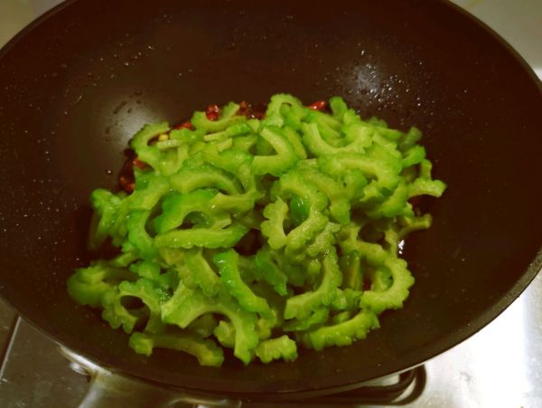 肉片青椒炒苦瓜
