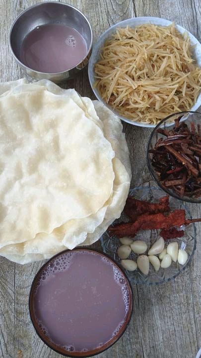 水蒸饼卷咸菜疙瘩丝