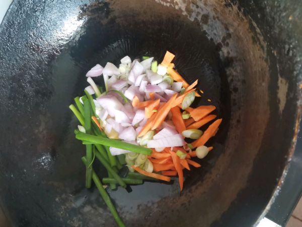 混搭隆香猪脚饭