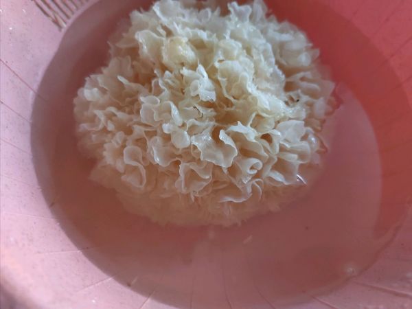 冰糖银耳雪梨汤