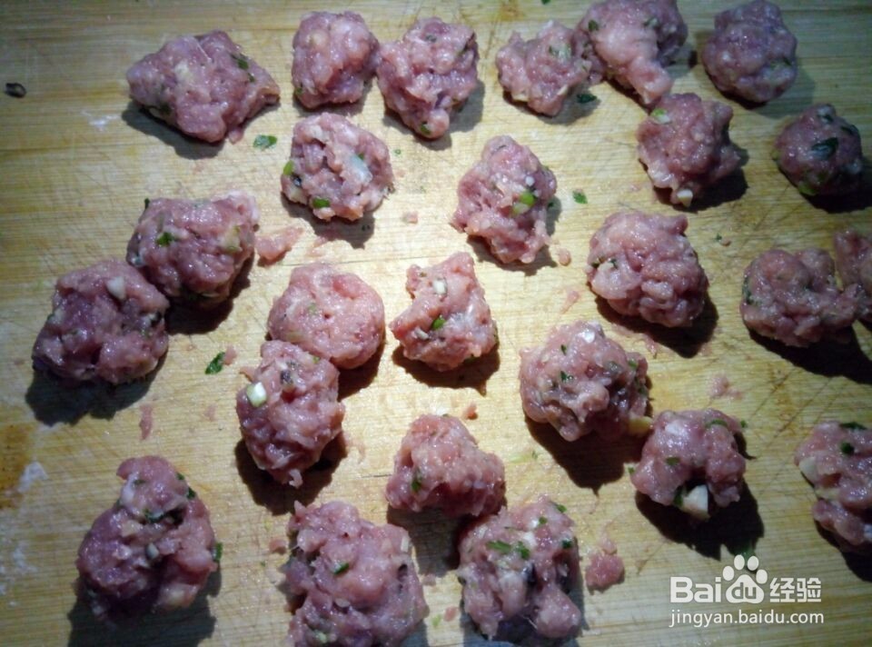 年夜饭怎么做蔬菜肉丸子汤？