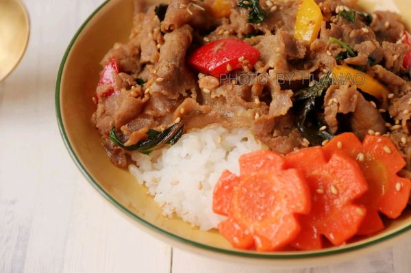 罗勒肥牛卷盖浇饭