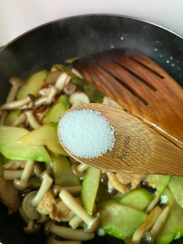 佛手瓜炒蟹味菇