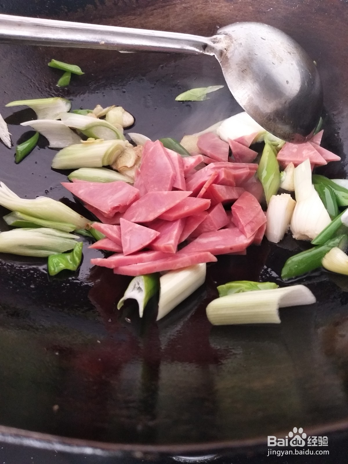 怎样做大葱爆火腿肠