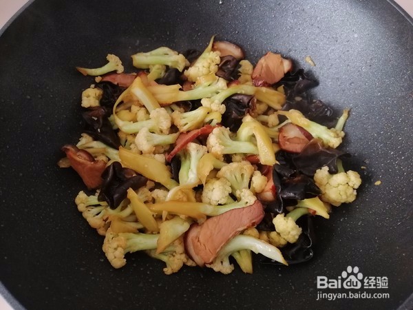 菜花木耳炒腊肉