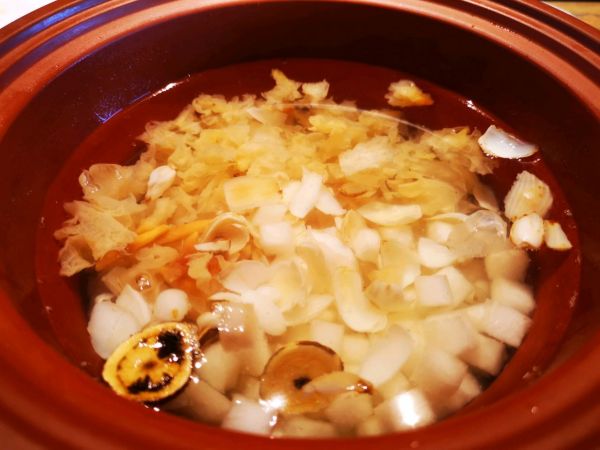 冰糖银耳雪梨羹