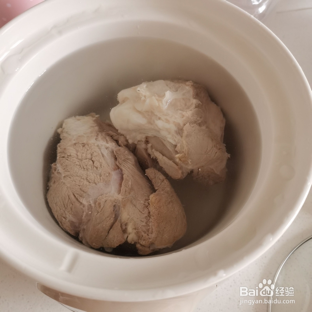 家常胡萝卜玉米大骨汤