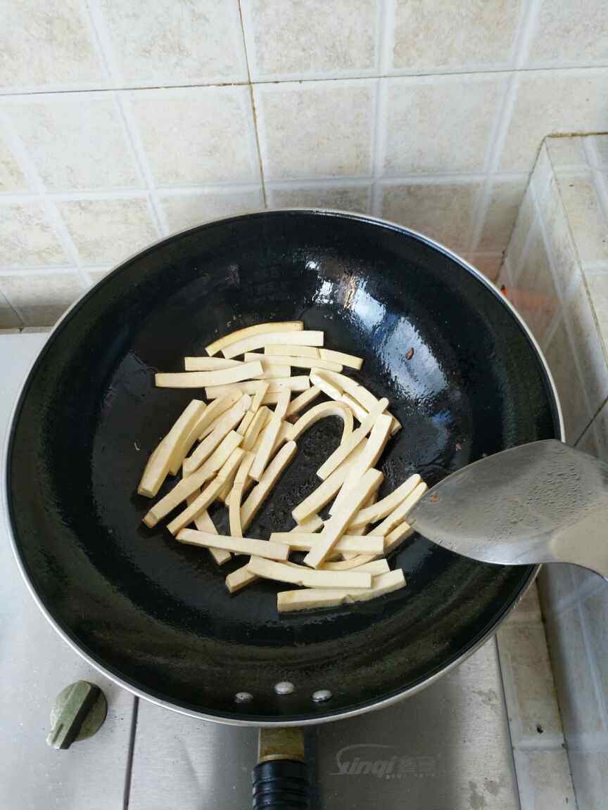 红油笋尖炒双丝的做法，好吃到没话说！