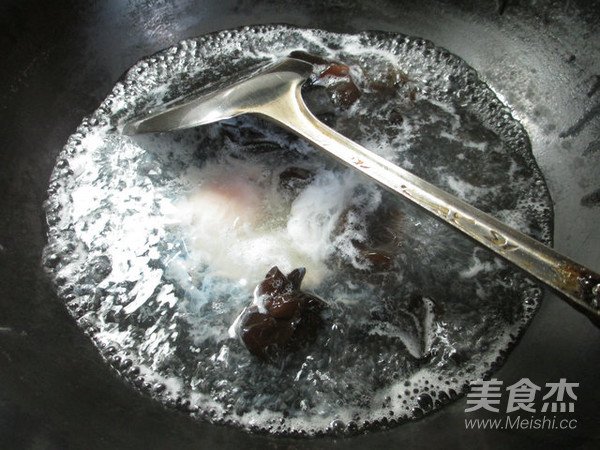 鸡蛋黑木耳汤面