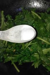如何做清炒茼蒿