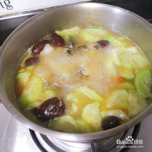 红枣玉米鲫鱼汤