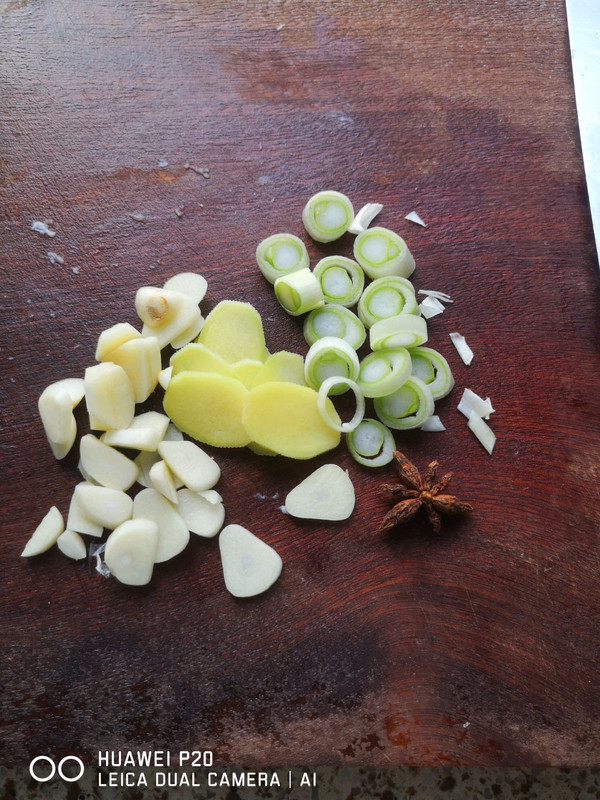 东北酸菜炒五花肉