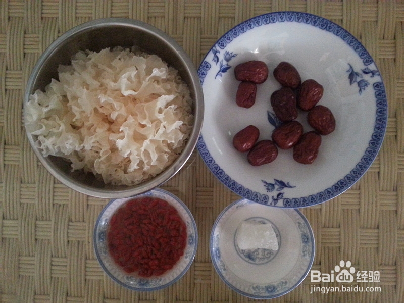 美容养颜红枣银耳汤