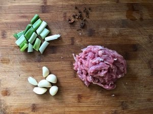 超级好吃的豆角肉丝焖面