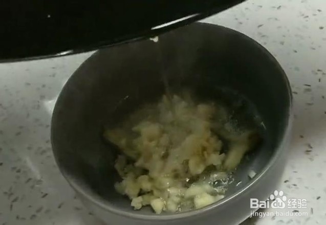 清蒸螃蟹配自制料汁