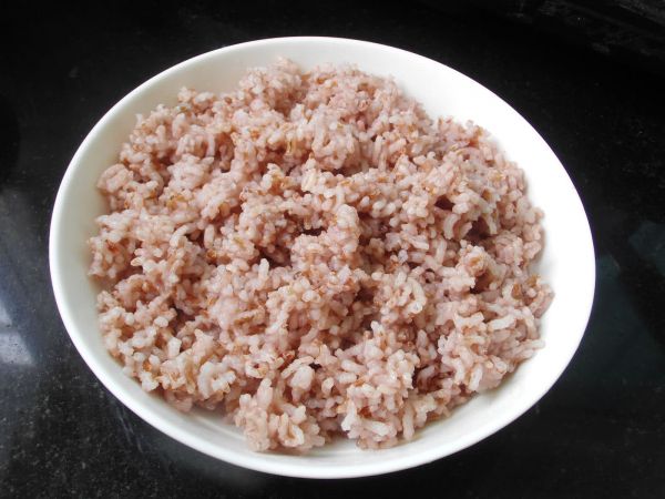 泰式辣炒花生红米饭