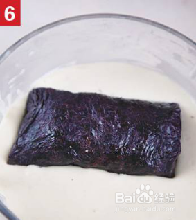 把蟹肉和豆腐用紫菜统统卷起来 炸出好美味