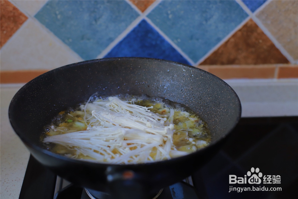 怎么做酸汤金针菇肥牛