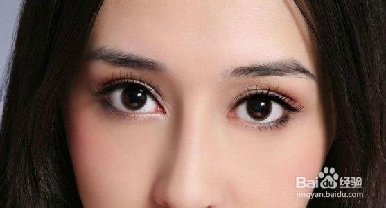 PS如何使人像眼睛变大