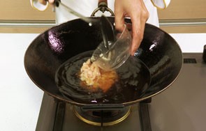 美味的韭黄香菇炒鸡丝