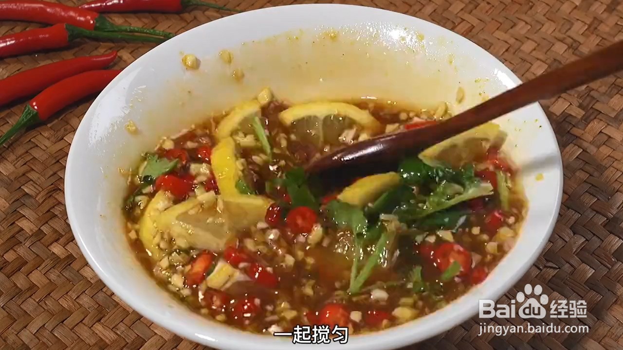 怎样做酸爽滑嫩开胃好吃的柠檬手撕鸡