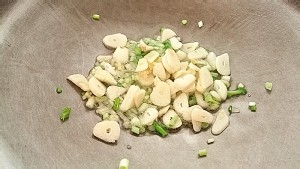 茭白小炒牛蛙的做法