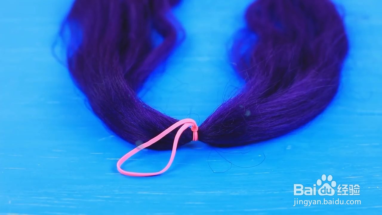 皮筋和我们的假发就能制作彩虹刷子