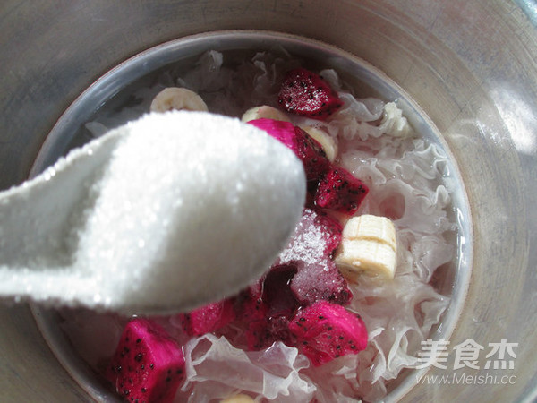 火龙果香蕉银耳汤