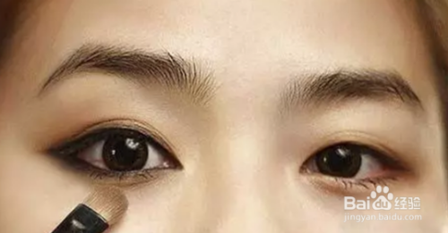 开眼角化妆教程