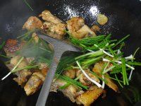 香葱啫啫鸡的做法