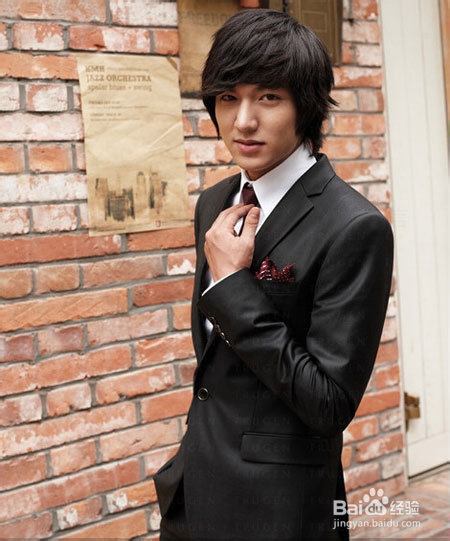 如何鉴别急性肺脓肿与细菌性肺炎