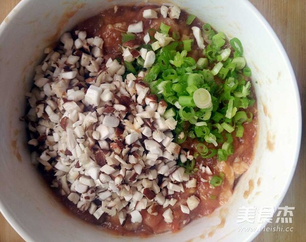 猪肉香菇煎包