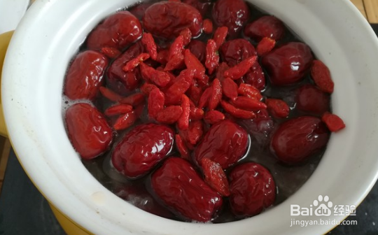 银耳红枣羹的做法