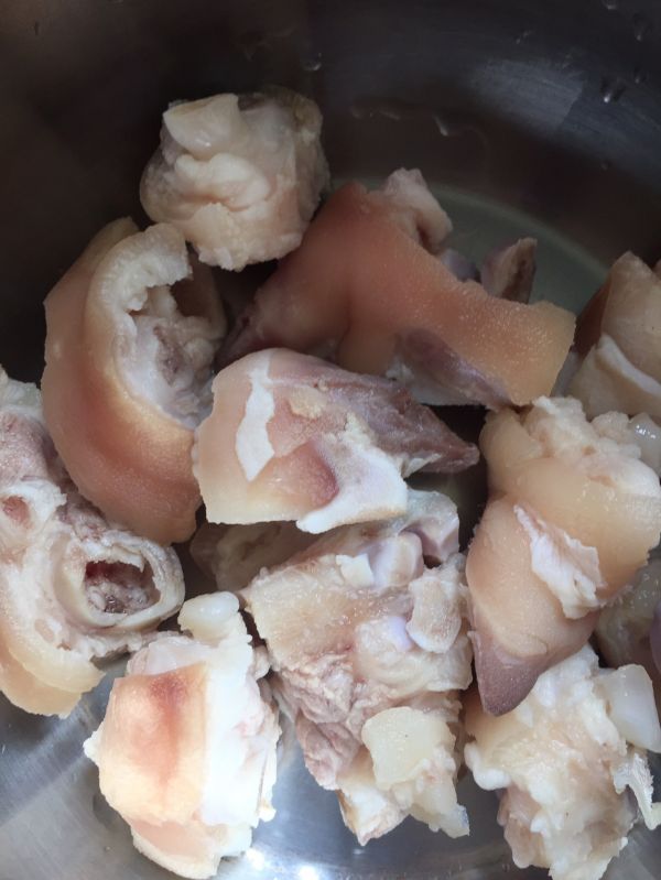 红豆薏米猪蹄汤